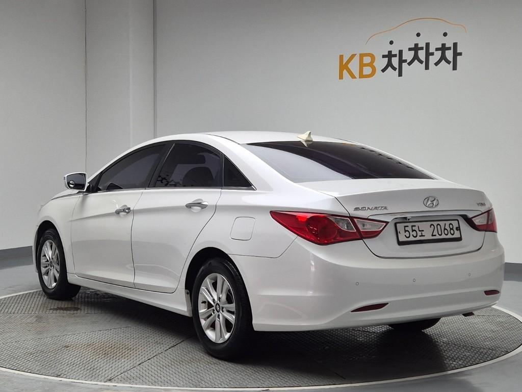 HYUNDAI Sonata - Vista 4