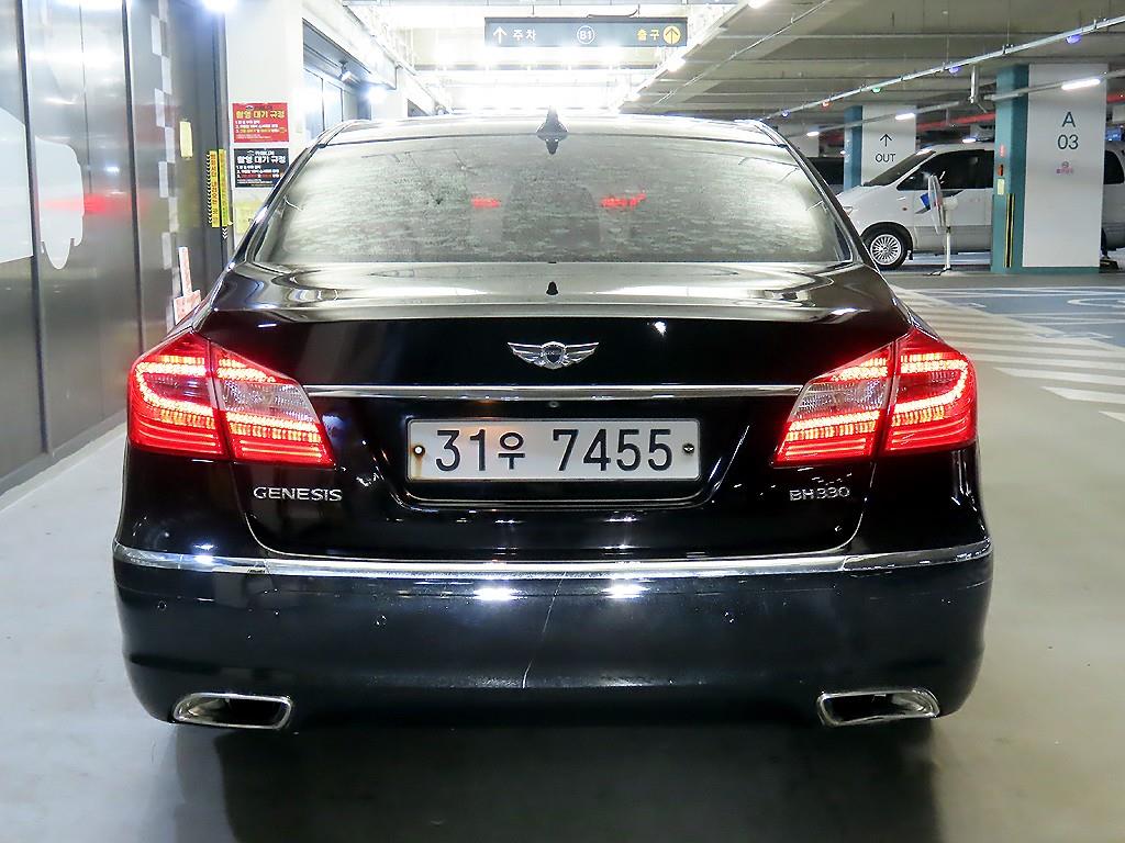 HYUNDAI Genesis - Vista 5