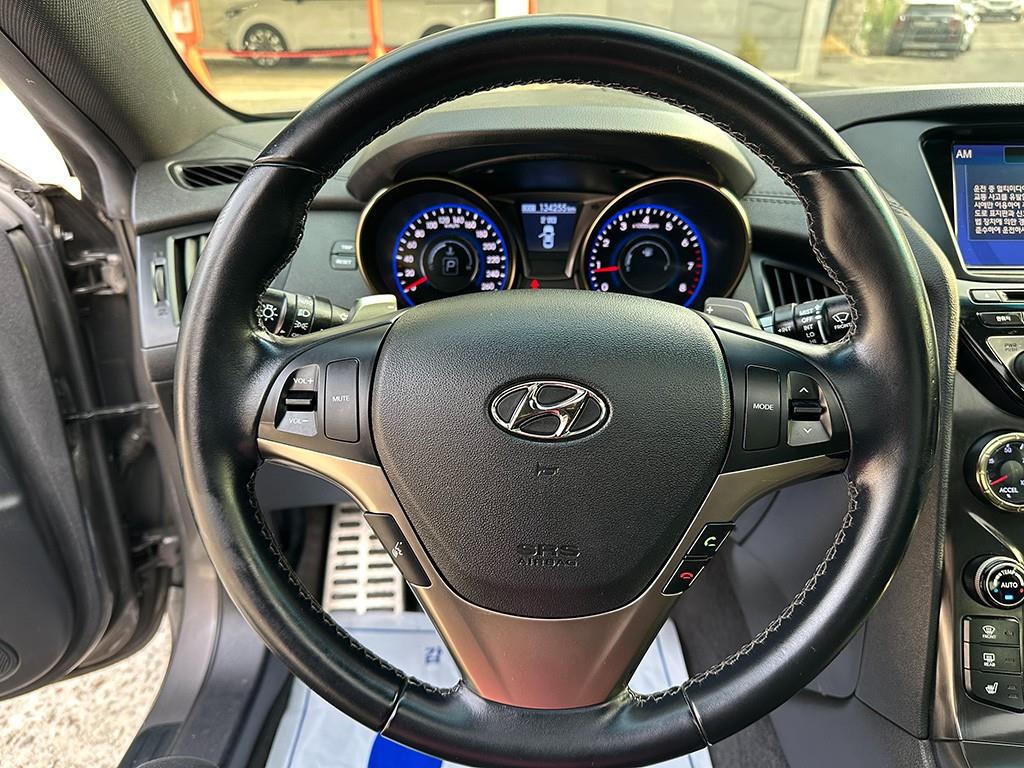 HYUNDAI Genesis - Vista 7