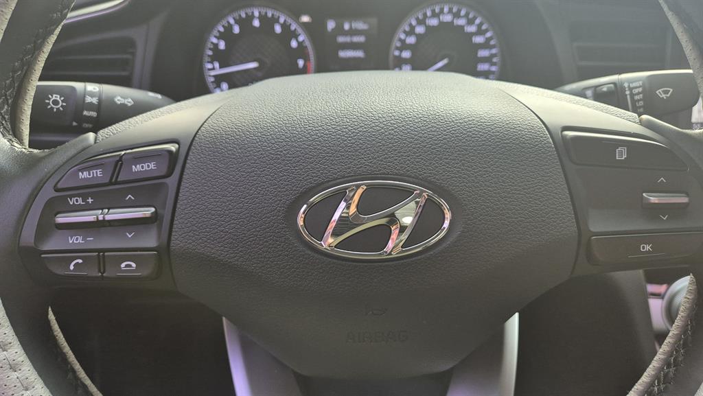 HYUNDAI Avante - Vista 9