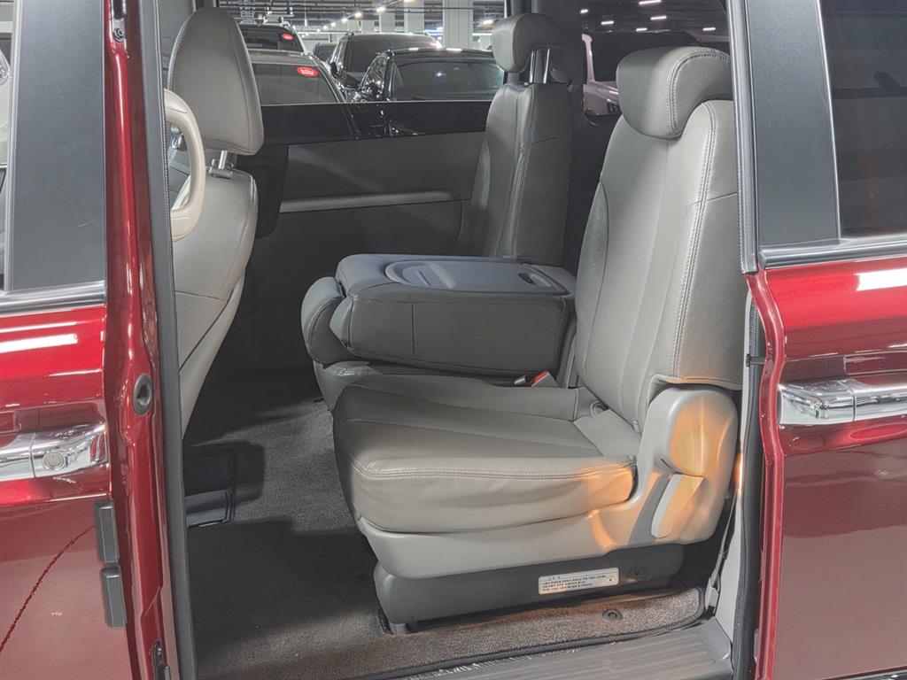 KIA Carnival - Vista 11