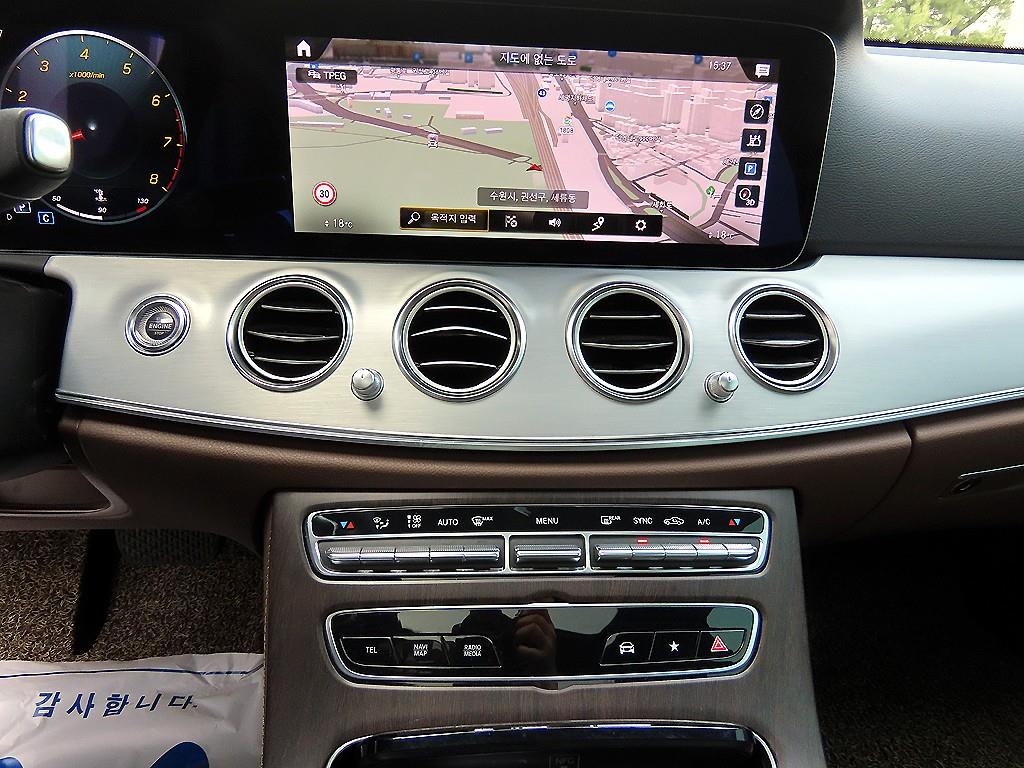 Mercedes Benz E class - Vista 12