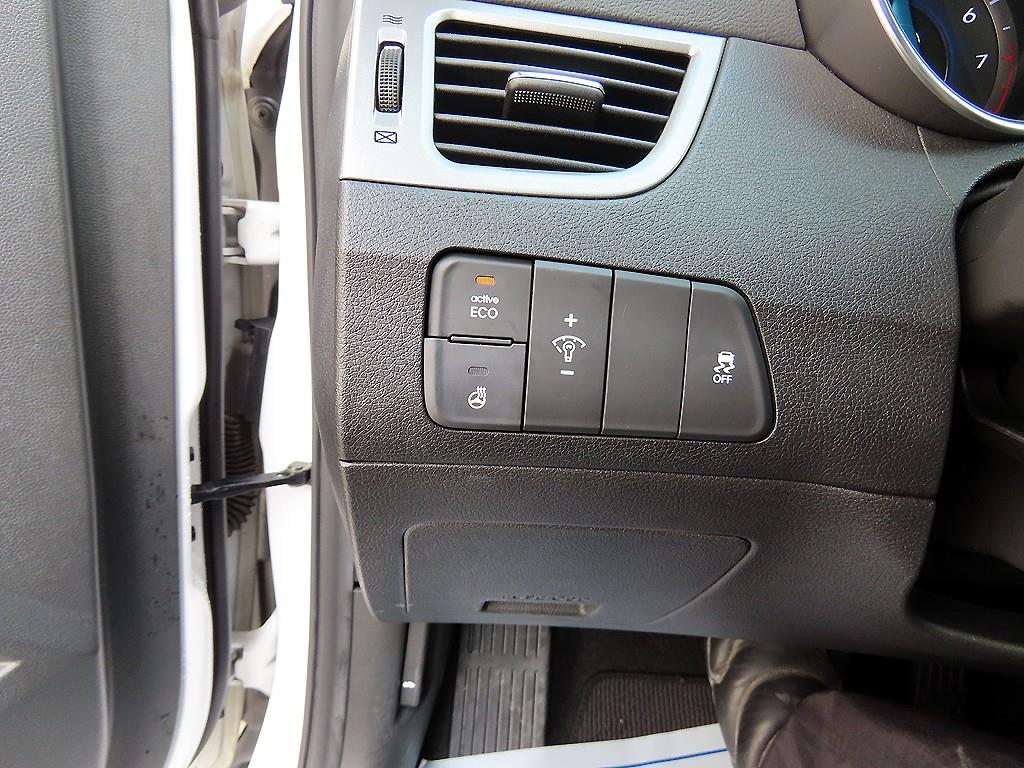 HYUNDAI Avante - Vista 12