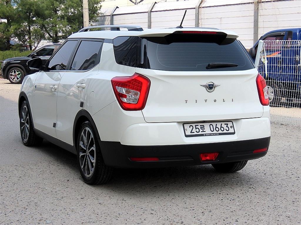 Ssangyong Tivoli - Vista 3