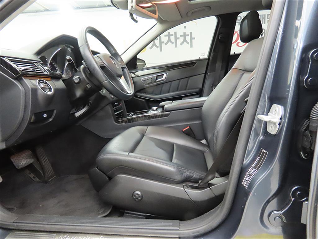 Mercedes Benz E class - Vista 5