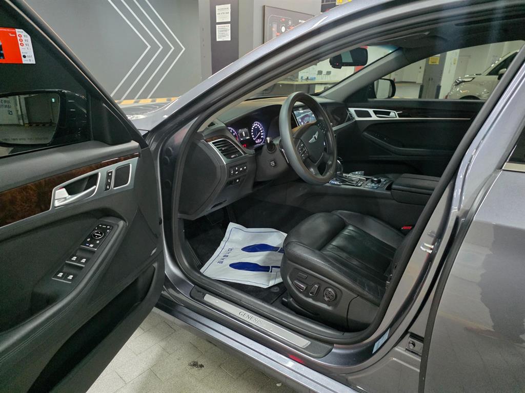 HYUNDAI Genesis - Vista 7