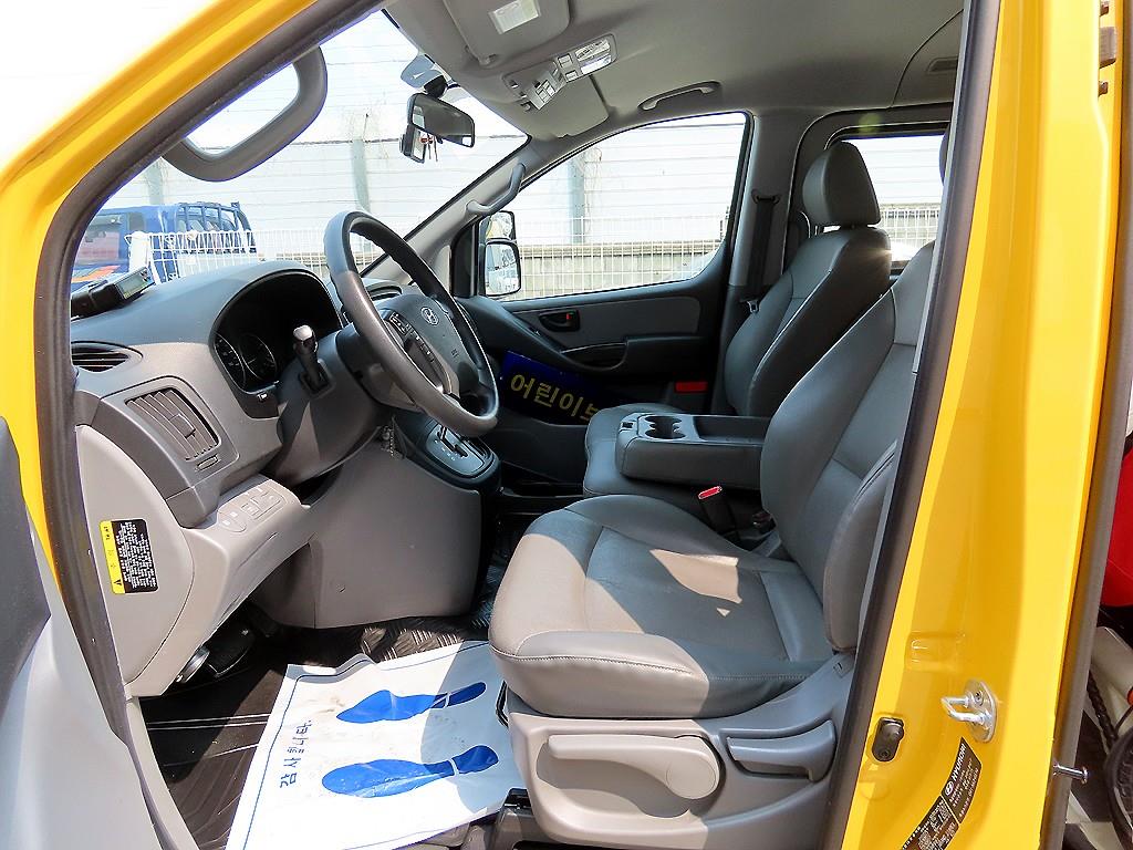 HYUNDAI Starex - Vista 5