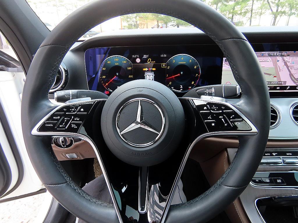 Mercedes Benz E class - Vista 8