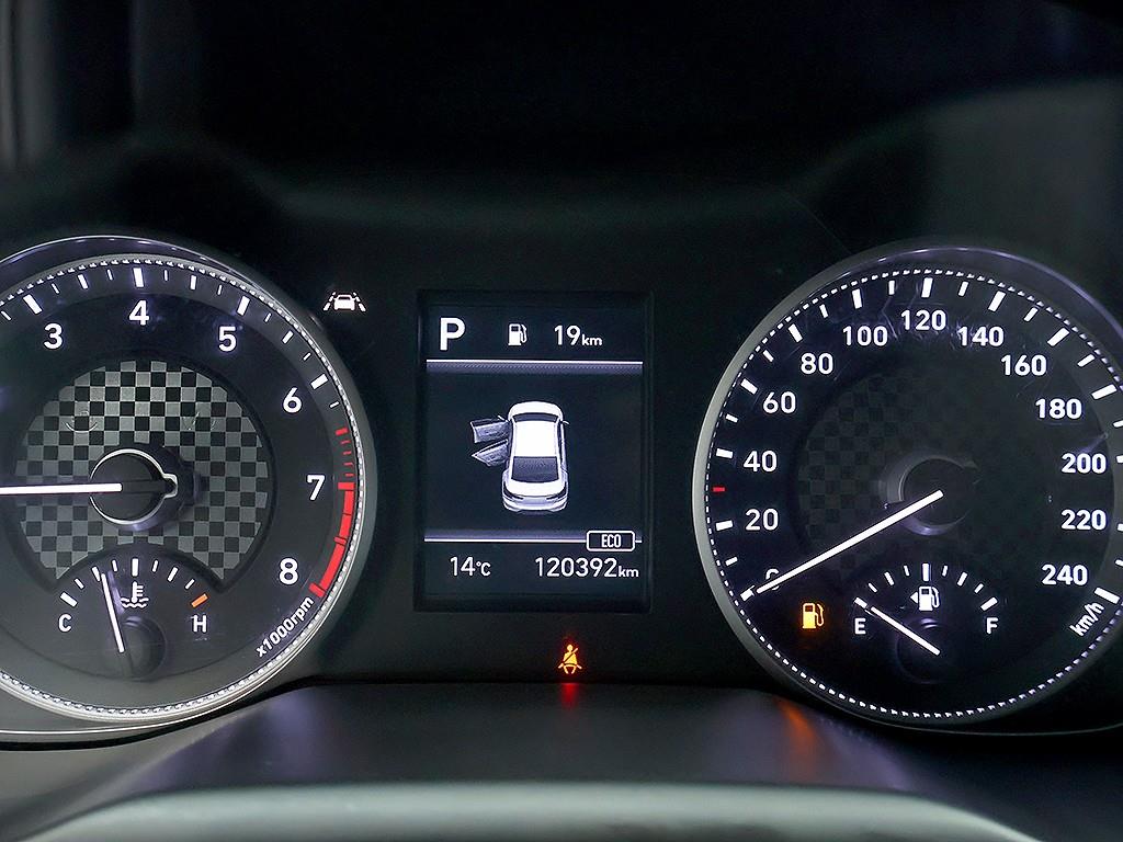 HYUNDAI Avante - Vista 11