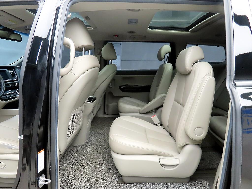 KIA Carnival - Vista 6