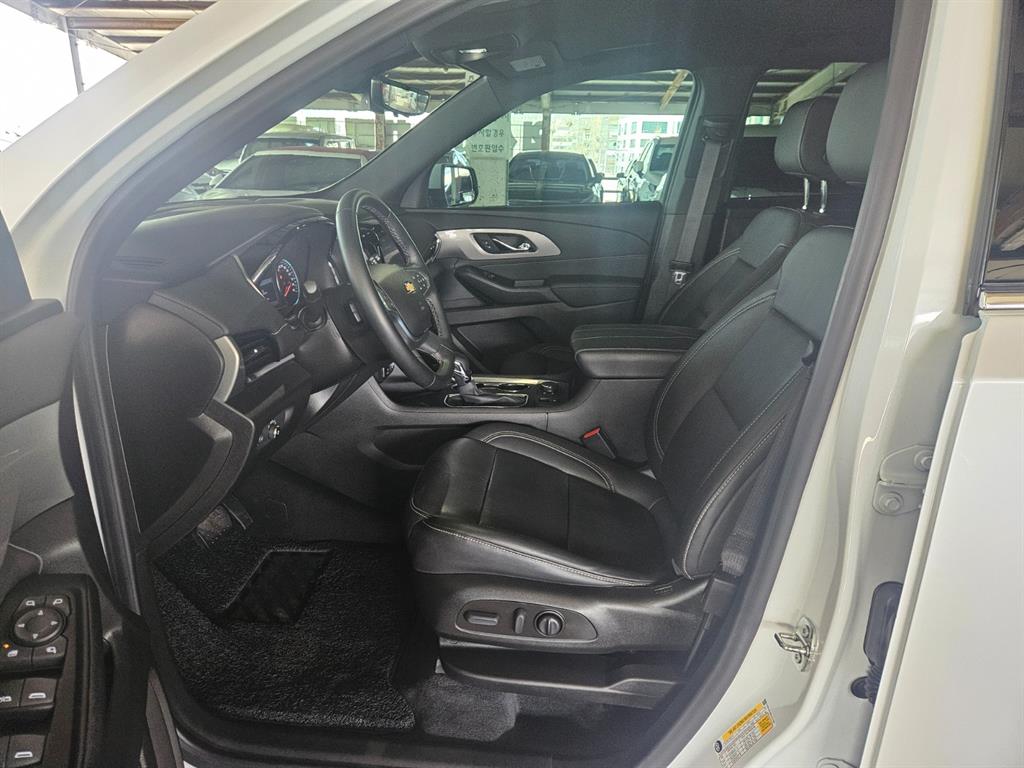 Chevrolet Travers - Vista 10