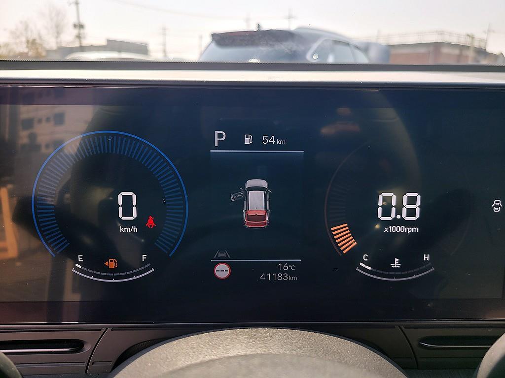 HYUNDAI Kona - Vista 9