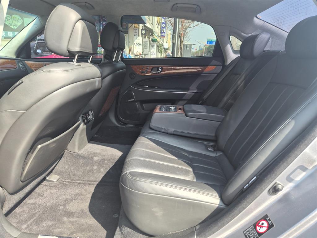 HYUNDAI Equus - Vista 12