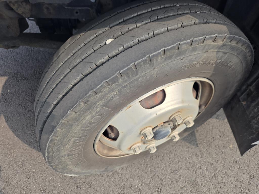 medium and large cargo truck - Vista 5