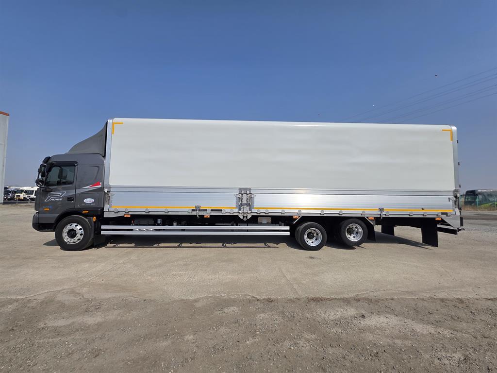 medium and large cargo truck - Vista 7