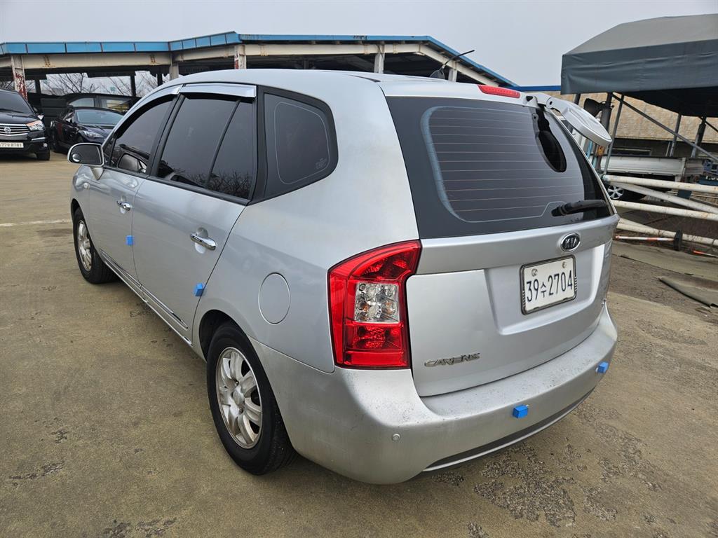 KIA Carens - Vista 5