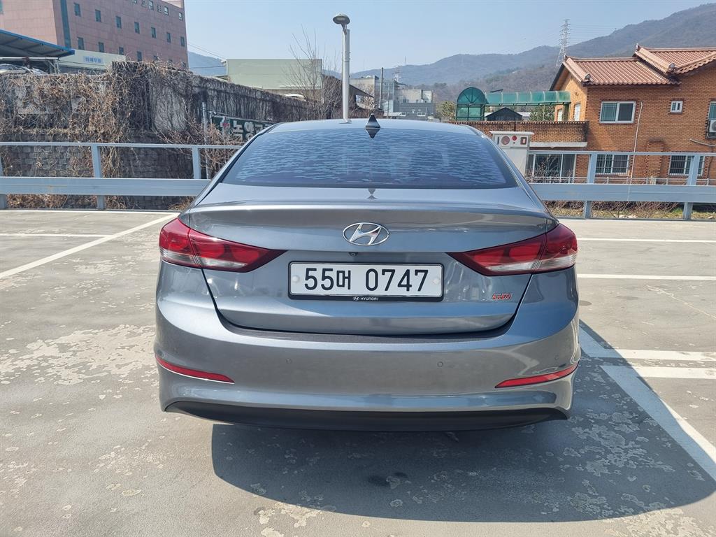 HYUNDAI Avante - Vista 4