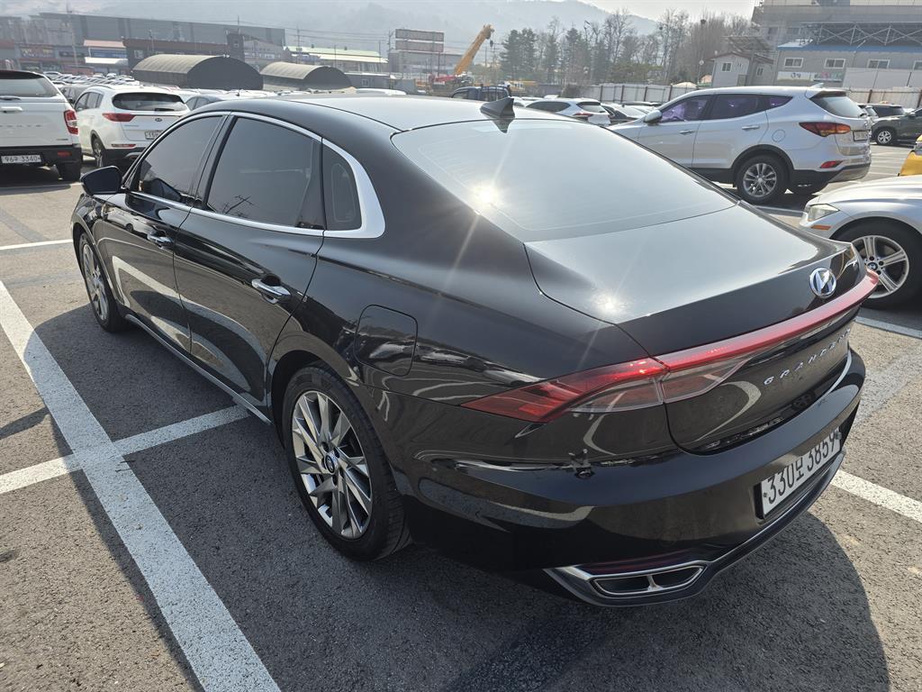 HYUNDAI Grandeur - Vista 4