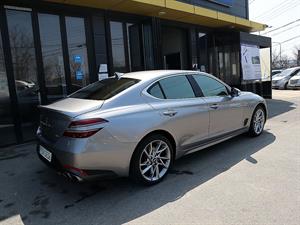 Genesis G70 - Vista 6