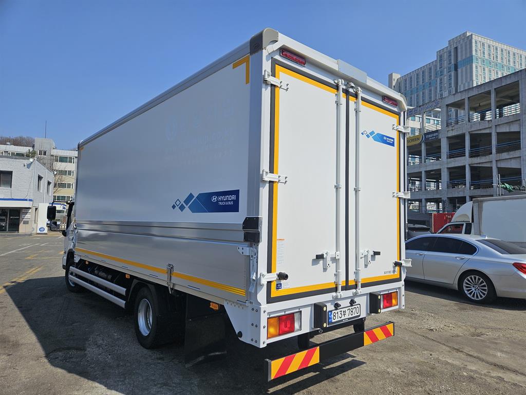 medium and large cargo truck - Vista 5