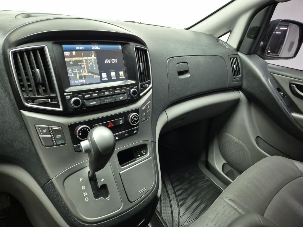 HYUNDAI Starex - Vista 10