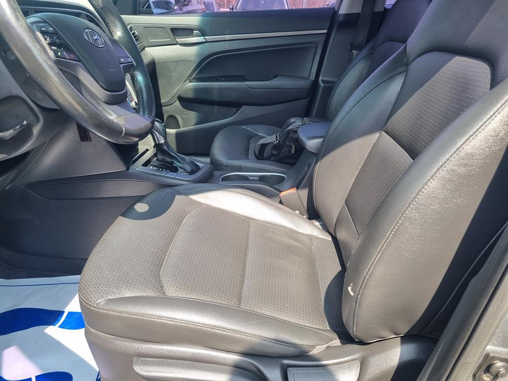 HYUNDAI Avante - Vista 10