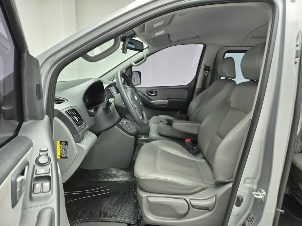 HYUNDAI Starex - Vista 11