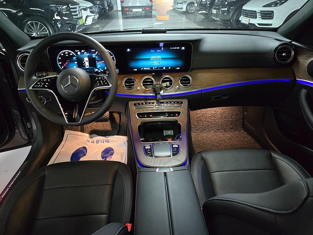 Mercedes Benz E class - Vista 9