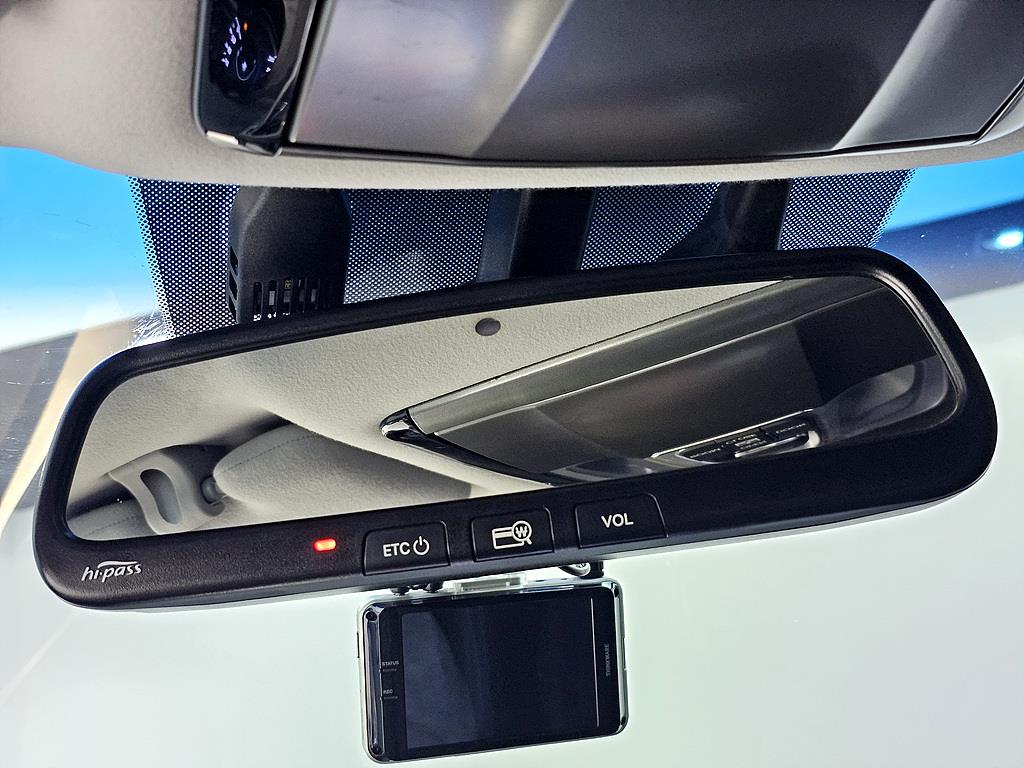 HYUNDAI Grandeur - Vista 12