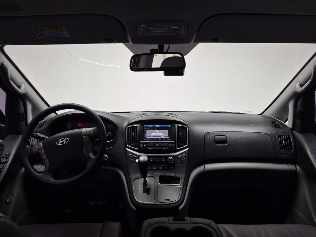 HYUNDAI Starex - Vista 7