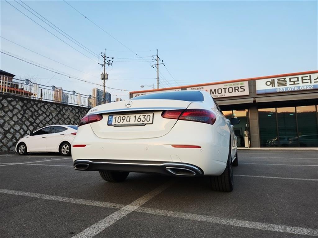 Mercedes Benz E class - Vista 4