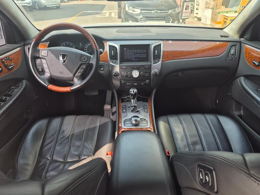 HYUNDAI Equus - Vista 8