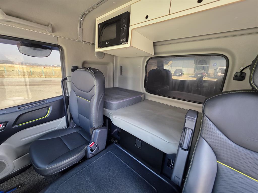 medium and large cargo truck - Vista 10