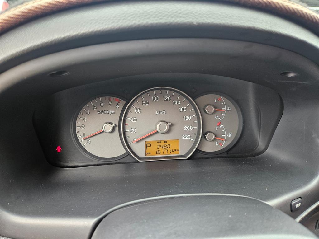 KIA Carens - Vista 10