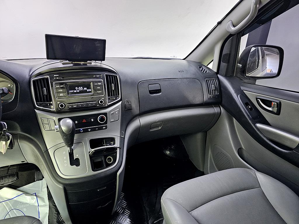 HYUNDAI Starex - Vista 10