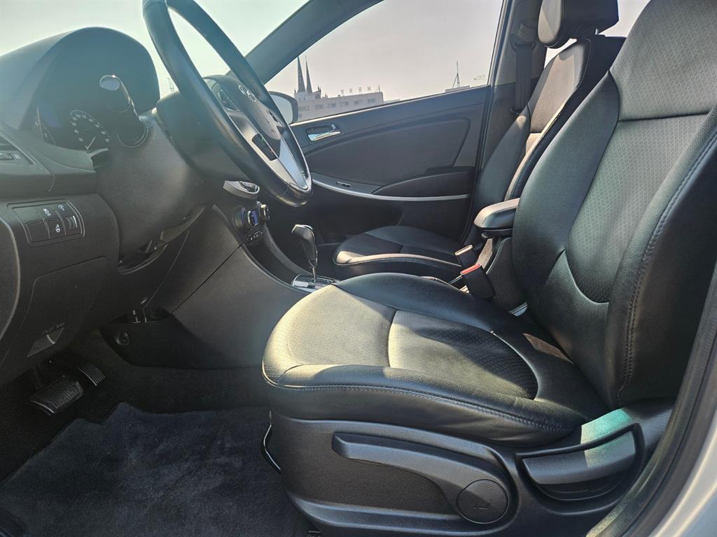 HYUNDAI Accent 2014 Plateado - Importación desde Corea - HF Imports Iquique - Foto 19