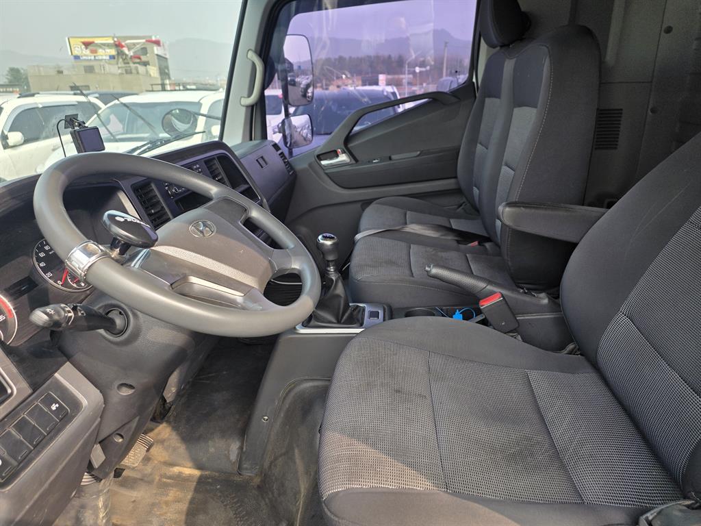 medium and large cargo truck - Vista 7