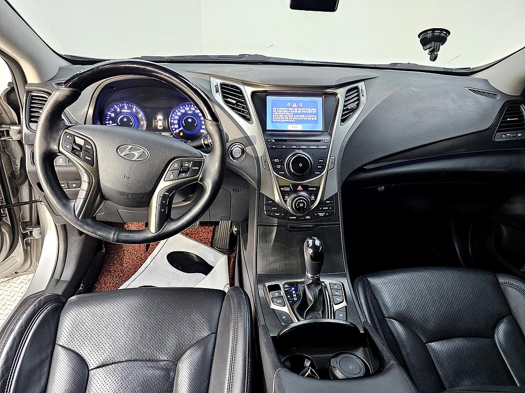 HYUNDAI Grandeur - Vista 5