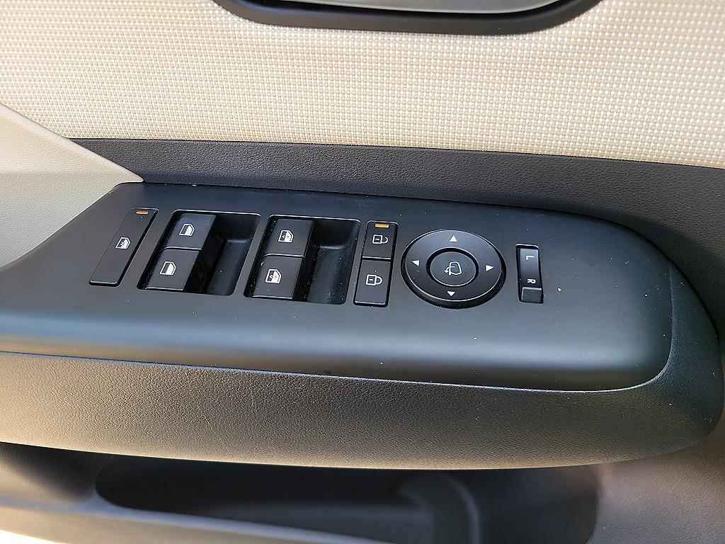 HYUNDAI Kona - Vista 12