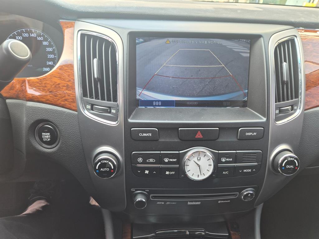 HYUNDAI Equus - Vista 10