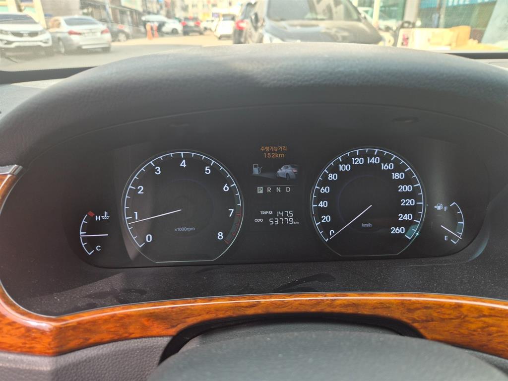 HYUNDAI Equus - Vista 6