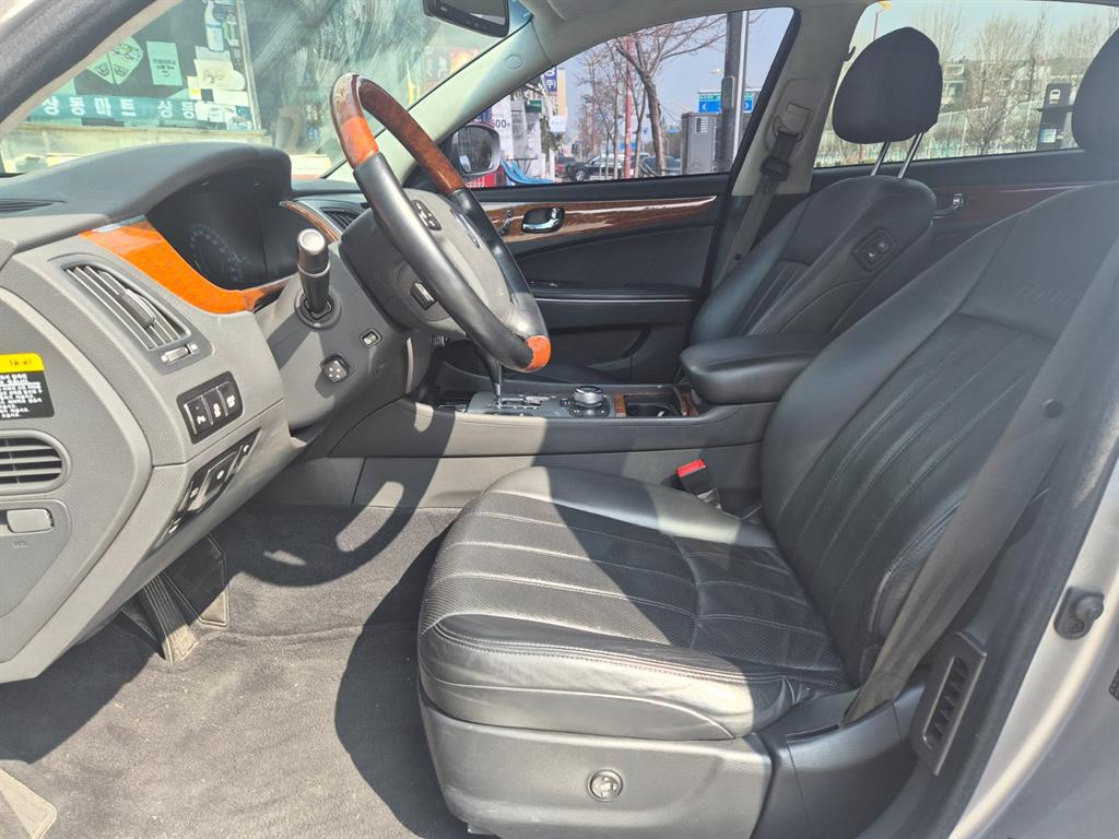 HYUNDAI Equus - Vista 11