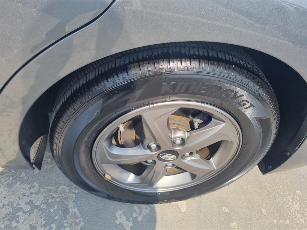 HYUNDAI Avante - Vista 8