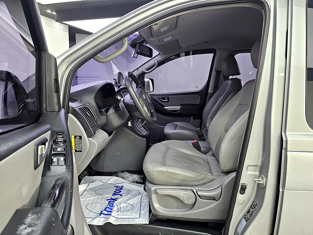 HYUNDAI Starex - Vista 8