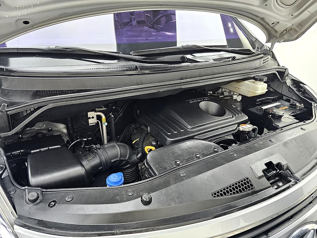 HYUNDAI Starex - Vista 6