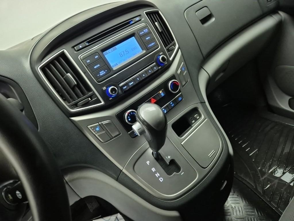 HYUNDAI Starex - Vista 10