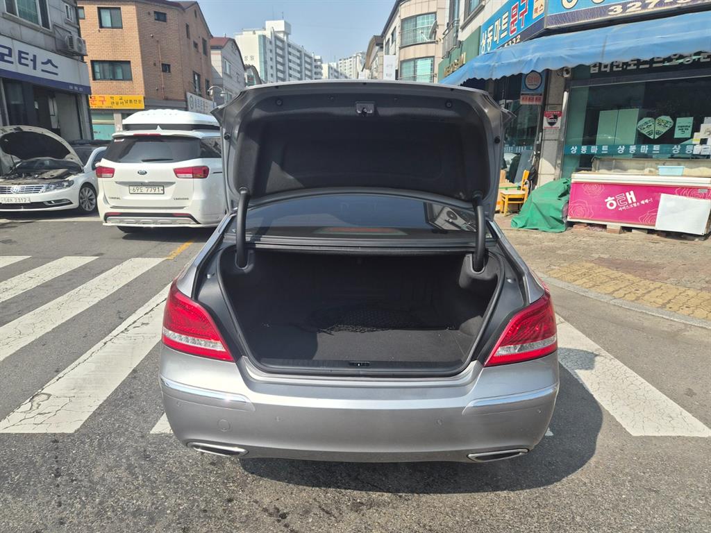 HYUNDAI Equus - Vista 5