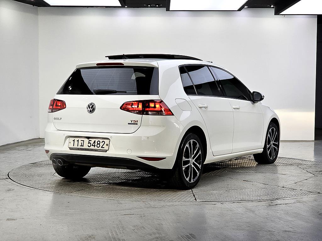 Volkswagen Golf - Vista 4