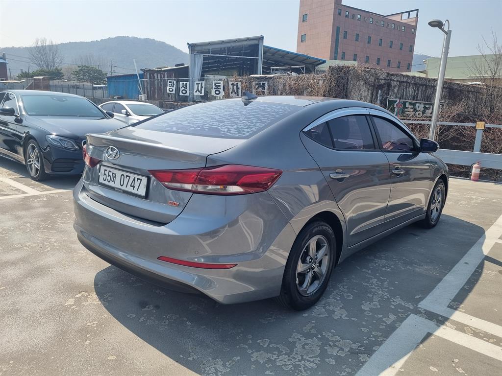 HYUNDAI Avante - Vista 6