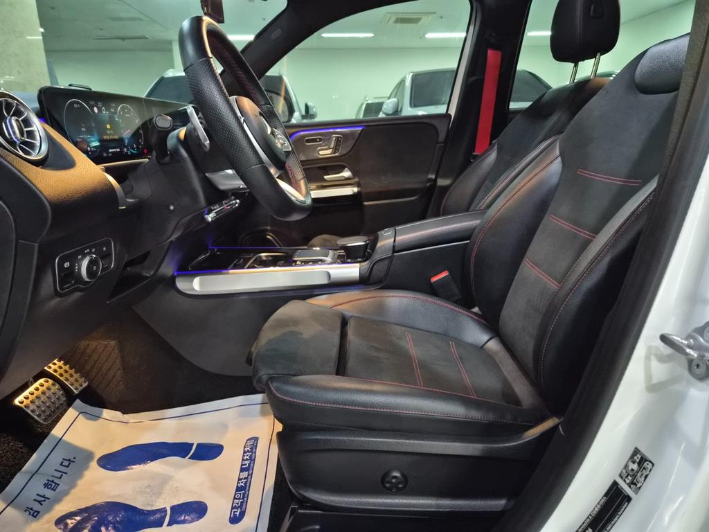 Mercedes Benz GLB Class - Vista 12